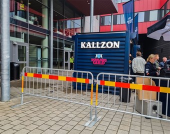 Utanfr hade de ngot som de kallade fr Kallzon innan matchstart. Foto: Josefin Petersson