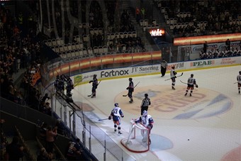 H�r har Robert Ros�n precis gjort 1-0. Foto: Josefin Petersson