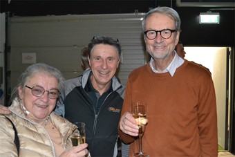 Anzie Gullstrand Monell och CG G�the fr�n Glasrikets GK tillsammans med Graham Crisp.