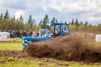 Tredje platsen i klassen modifierad, Tobias Gerhardsson 31, fr�n Hylletofta i en Fordson Dexta, som t�vlade f�r femte g�ngen. Foto: Josefin Petersson