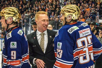 J�rgen J�nsson kliver in som huvudtr�nare efter Sam Hallams och f�r kr�na f�rsta s�songen som huvudtr�nare med ett SM-guld. Foto: Josefin Petersson