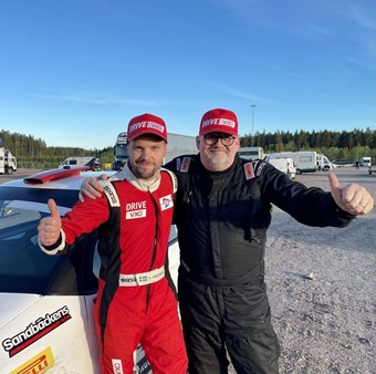 Emrik Smedberg och den hastigt inhoppade Nicklas Edvardsson k�mpade sig till en 14:e-plats i den tuffa 2WD-klassen i Rally Nyk�ping. Foto: DRIVE VXO