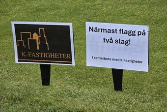En av huvudsponsorerna var K-Fastigheter, de fanns p� h�l 14 med en n�rmast flagg p� tv� slag t�vling. Foto: Sebastian Lindgren