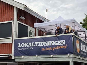 P� morgon h�lsade Graham Crisp och Cecilia Petersson alla golfspelare v�lkomna. Foto: Josefin Petersson