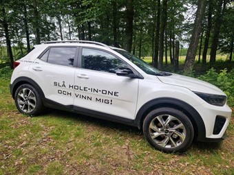 P� h�l kunde den som f�rst slog hole in one vinna en Kia Stonic GT-line, tyv�rr var det ingen som hade lyckan med sig. Foto: Cecilia Petersson