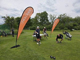 Sm�land Indoor Golf var en av huvudsponsorerna, de fanns p� h�l 9. Foto: Sebastian Lindgren