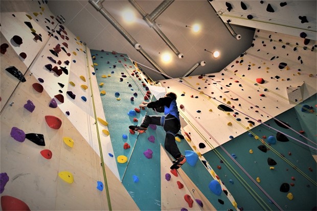 Nytt kltterhus p Idrottshuset med 12 meter hg vgg