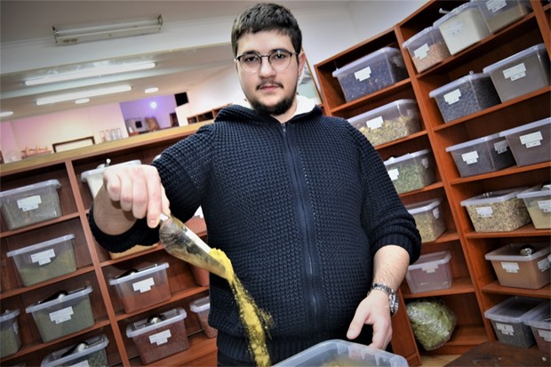 Ahmad s�tter krydda p� V�xj�