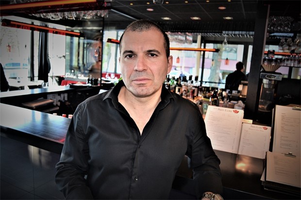 Janusev p� Piazza Teatro: �Det viktigaste �r att vi h�ller oss levande�