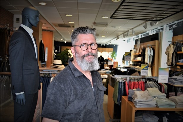 Ljusare tider vntar kldbutiken: Nu sljer vi kostymer igen 