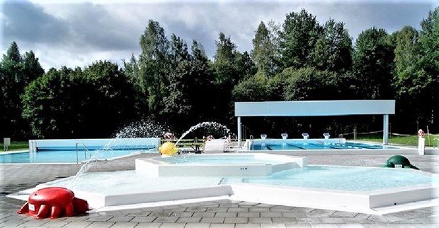 Badet ppet hela sommaren med vissa restriktioner