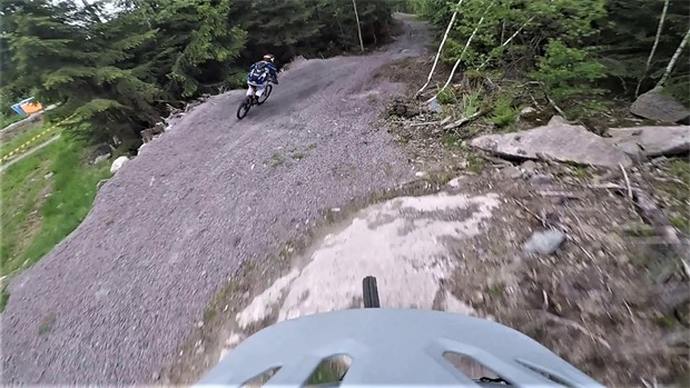 Full fart i Hanaslvsbacken - premir fr downhill