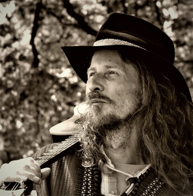 Lucas slpper ny skiva mitt i coronapandemin