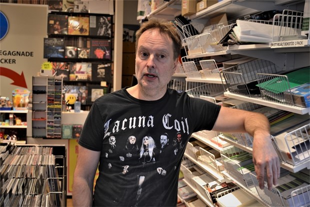 Cultix b�rjar med hemk�rning av skivor och b�cker