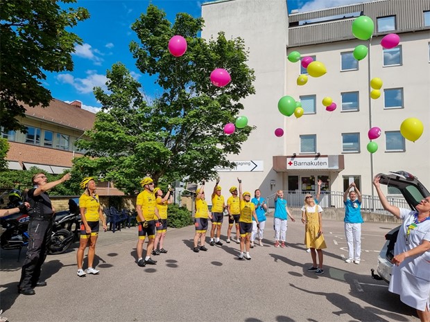Tour de Suede 2021 invigdes med ballongslpp utanfr barnakuten 