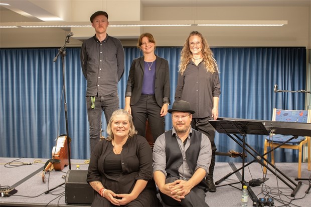 Episk minivisfestival p Vislanda bibliotek