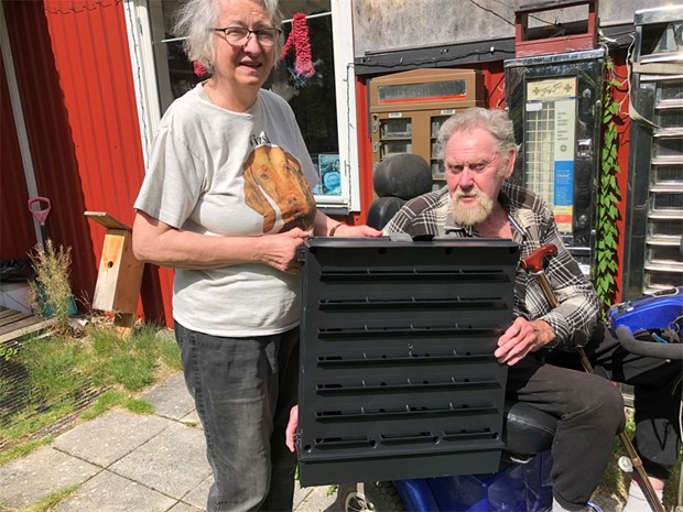 S�ljer barkborrar till fiskfoder