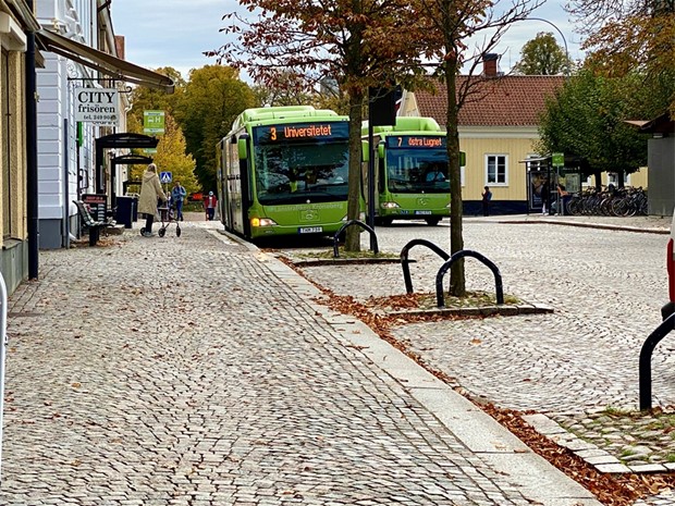 Nu kan man kliva p� bussen genom framd�rrarna igen