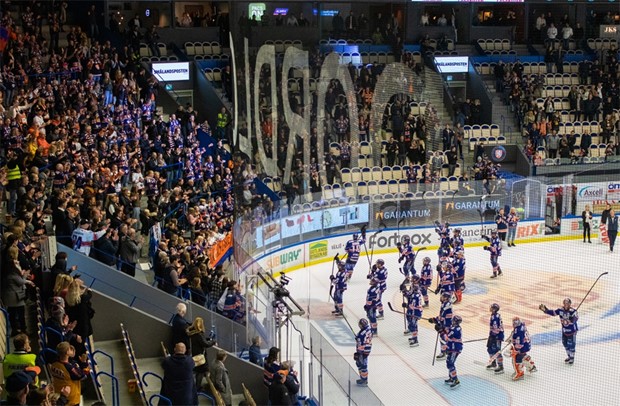 En intensiv match slutar 5-3 - tre nya po�ng till V�xj� Lakers 