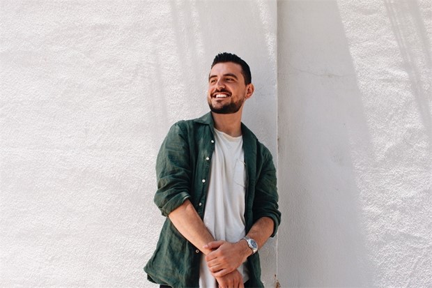 Gezim Gashi fr�n Alvesta f�rfattardebuterar i USA