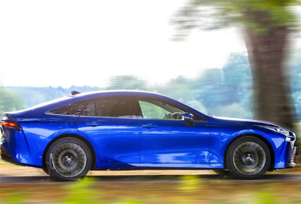 Toyota presenterar sin plan fr elbilar