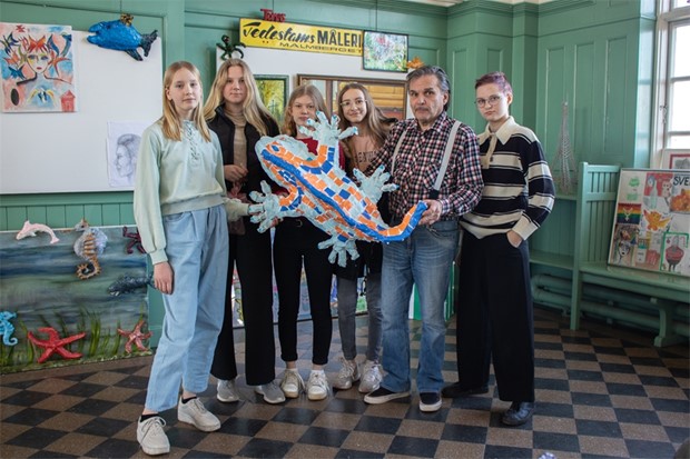 I helgen r det vernissage  30 r av bildlektioner samlat i 300 verk