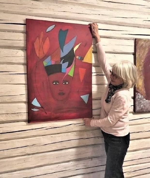 Rosemarie Lindstr�m st�ller ut p� Bergqvara g�rd