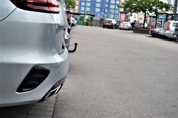 Kvinna krde p bil och smet - fr bta drygt 9 000 