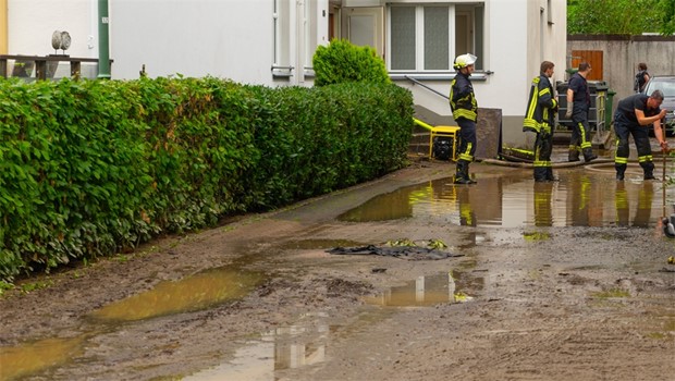 Varning fr skyfall  s skyddar du dig