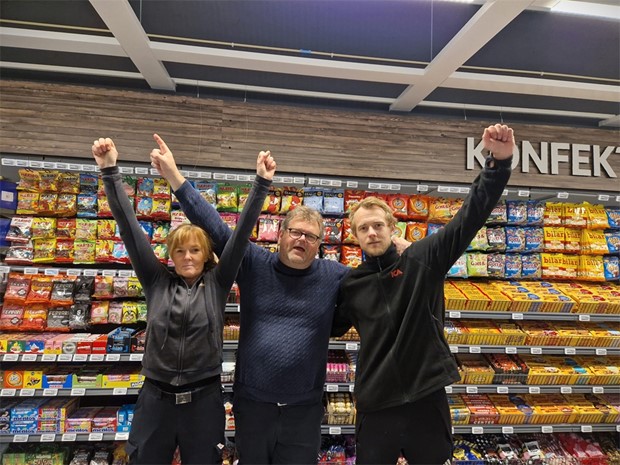 Ett halv�r efter branden - Ica Supermarket i Rottne �ppnar igen: �Helt underbart�