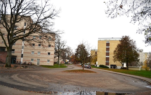 Knivrnad av tv maskerade mn p Seminarievgen mitt p dagen - nu har hovrtten faststllt domen