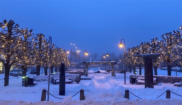 Julbelysning och julpynt som vanligt i r ocks