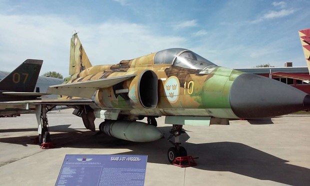 Man fr�n V�xj� greps av milit�r inne p� Blekinge Flygflottilj