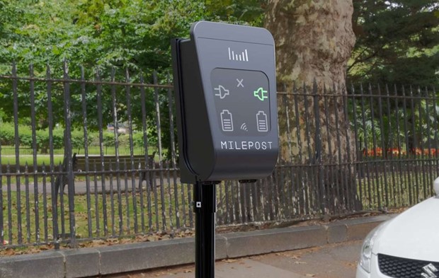 Elbilsladdare vid flygplatsen