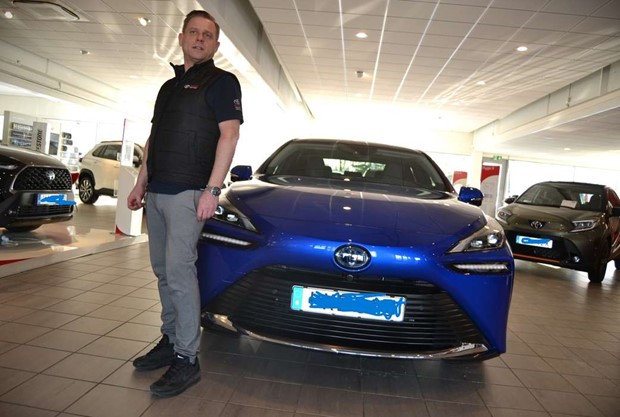 F�rsta v�tgasbilen s�ld p� Toyota i V�xj�: 