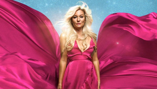 Sveriges countrystjrna Alexzandra Wickman beger sig ut p sin frsta egna turn 