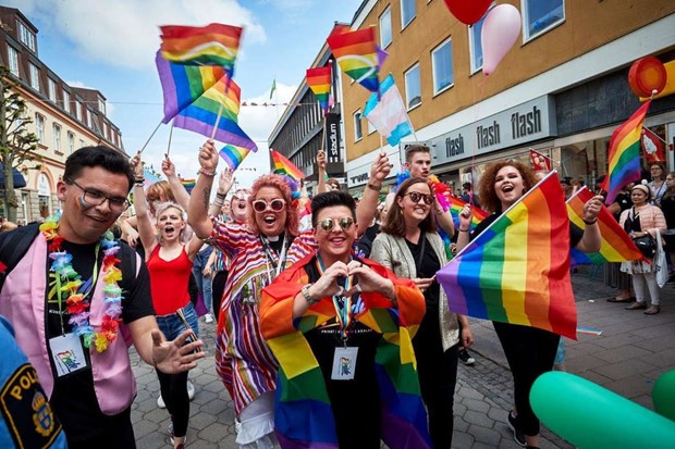 V�xj� Pride FIRAR 10 �r