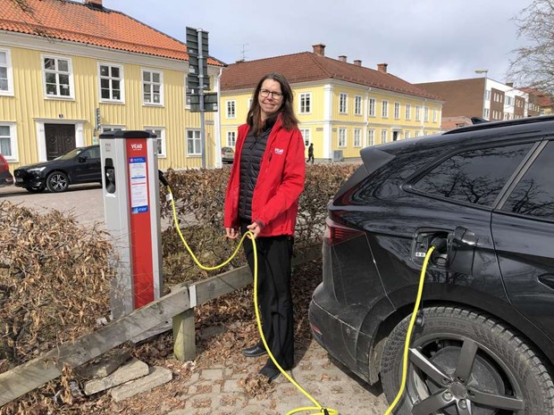 V�xj� Energi h�rdsatsar p� elladdstolpar i V�xj�