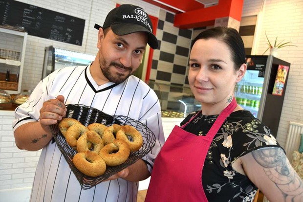 Jamshid och Alzbeta: �Sm�l�ndska kringlor �r de b�sta i v�rlden�