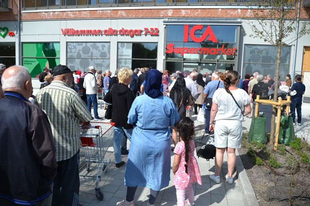 Nya Ica Supermarket p� Dalbo lockade m�nga nyfikna kunder