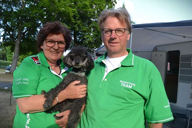 Nederlndare inspekterar campingar i Sverige: 