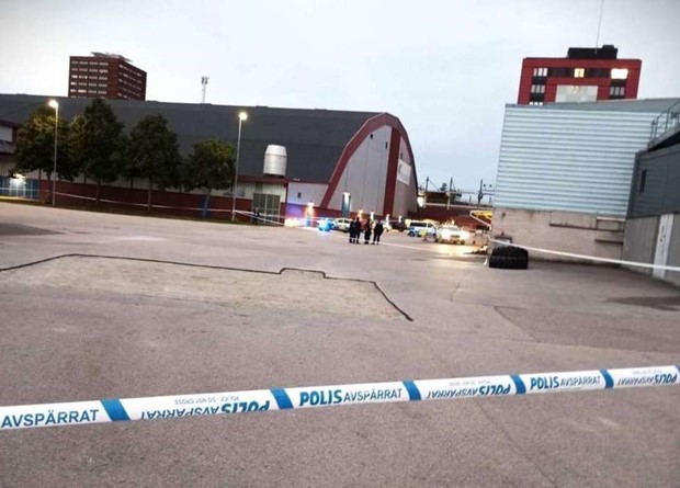 Man sk�ts med flera skott p� Arenastaden 