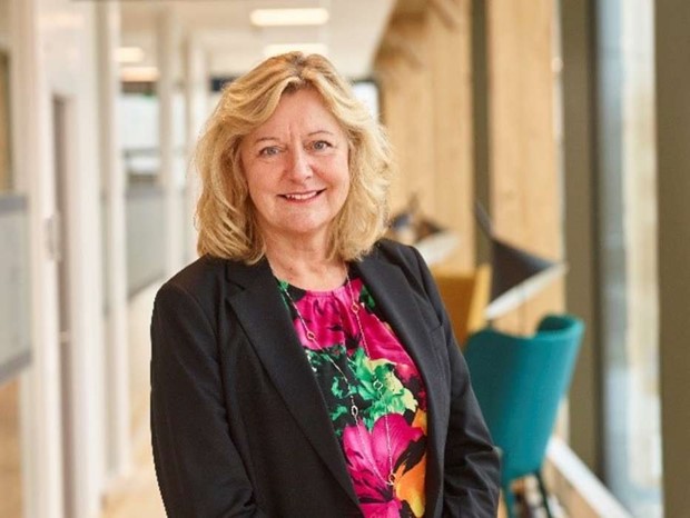 Tina ers�tter Andreas i Centerpartiet