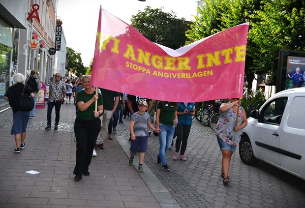 Hundratals manifesterade i Vxj mot ny lag om papperslsa 