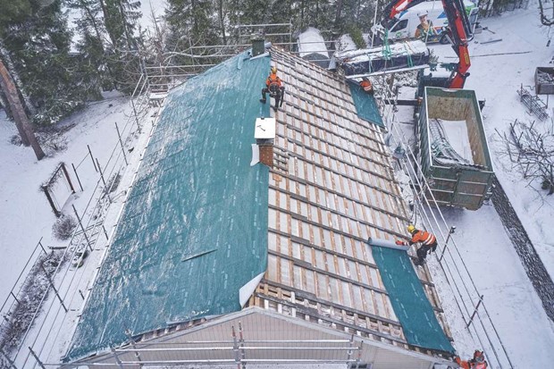 8 av 10 tror inte att det g�r att byta tak p� vintern 