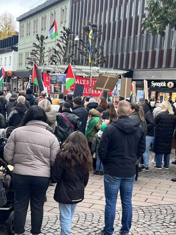 Vittnet: Poliserna hade handen p tjnstevapnet