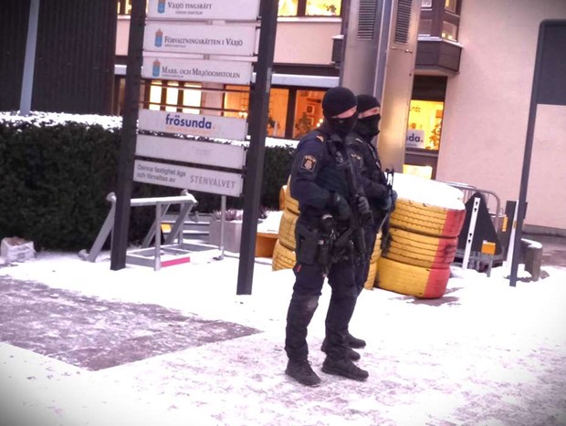 Man h�ktad f�r mordet i Araby - tungt bev�pnade poliser vaktade tingsr�tten