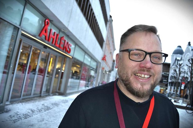 �hl�ns p� offensiven med ny varuhuschef