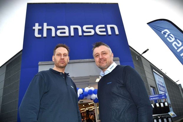 Thansen lockade m�nga kunder p� invigningen i V�xj�