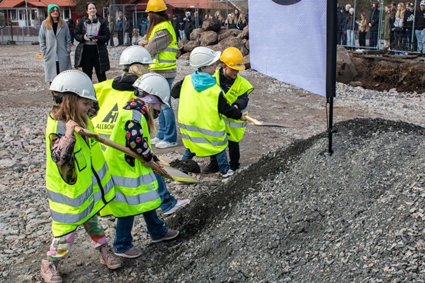 F�rsta symboliska spadtaget �r nu taget